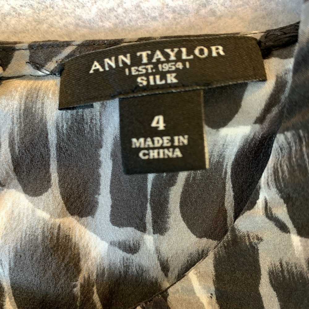 Ann Taylor Silk Blouse Black & Gray Short Sleeve Top Sz 4 - Picture 5 of 11